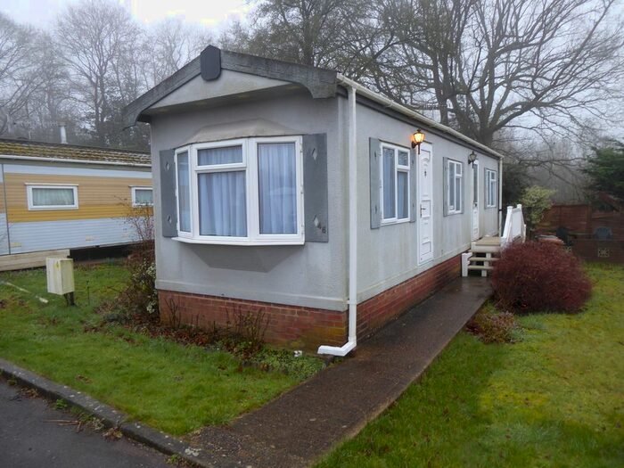1 Bedroom Mobile/park Home For Sale In Newlands Park, Bedmond Road, Abbots Langley, Hertfordshire, WD5