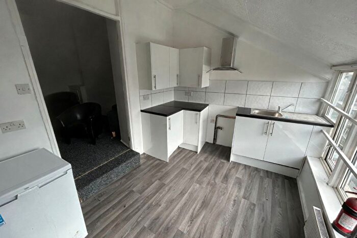 1 Bedroom Flat To Rent In Carlton Terrace, Swansea, SA1