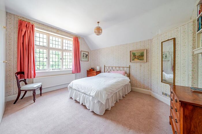 4 Bedroom Detached House For Sale In Oval Way, Gerrards Cross, SL9