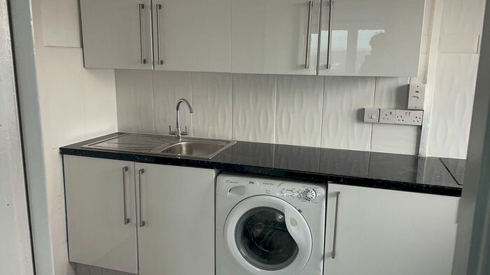 2 Bedroom Flat To Rent In Moorway Drive, Blackley, Manchester, M9