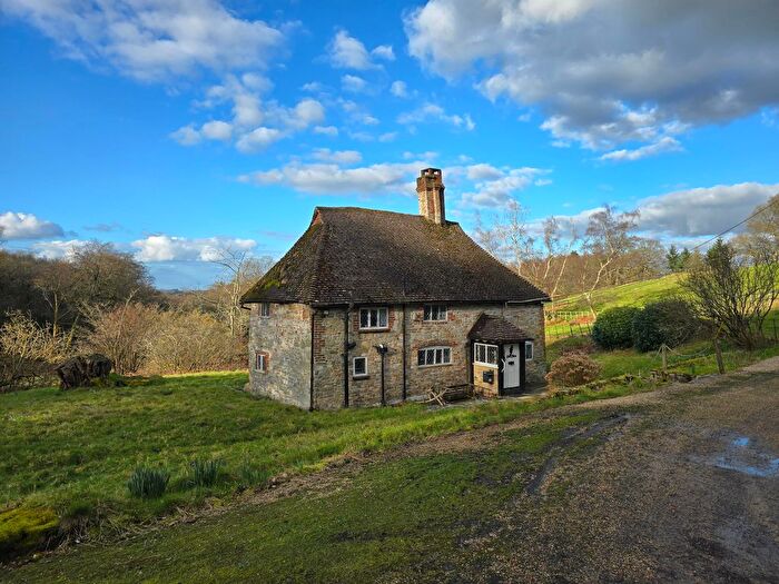 2 Bedroom Cottage For Sale In Tennysons Lane, Haslemere, GU27