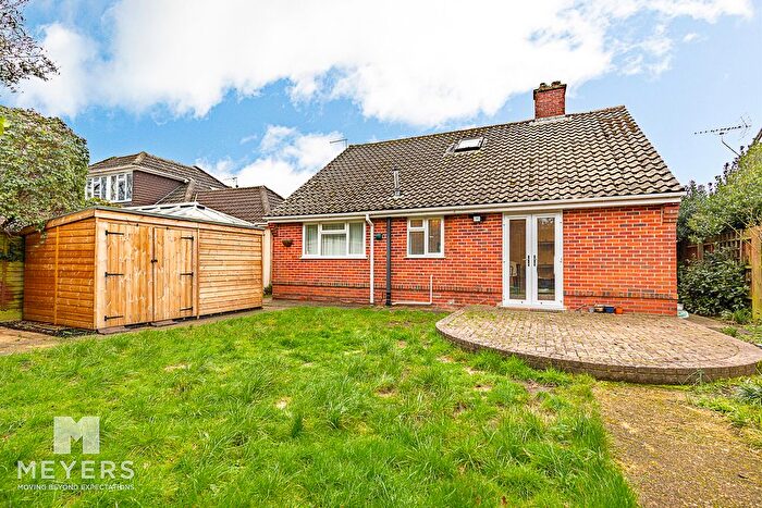 4 Bedroom Chalet For Sale In Elm Avenue, Christchurch, BH23