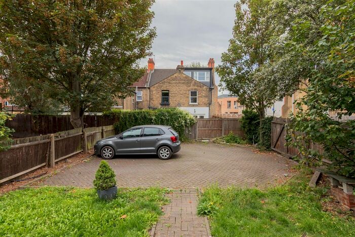 1 Bedroom Flat To Rent In Carisbrooke Road, Walthamstow, E17