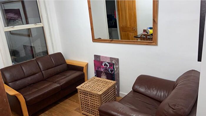 6 Bedroom Terraced House To Rent In Grange Avenue, Reading, RG6