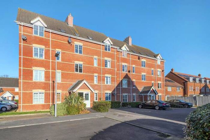 2 Bedroom Apartment To Rent In Newbury, Berkshire, RG14