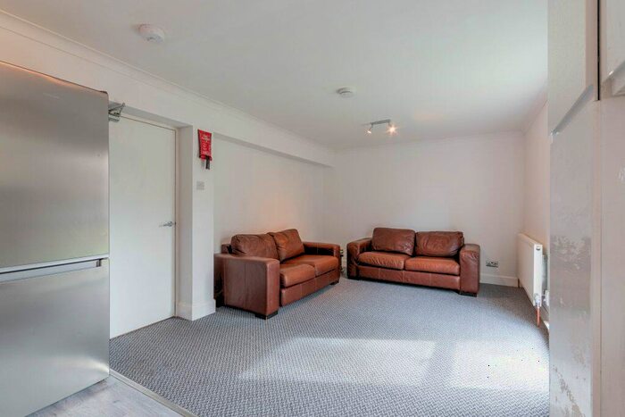 3 Bedroom Flat To Rent In L – Barntongate Terrace, Edinburgh, EH4