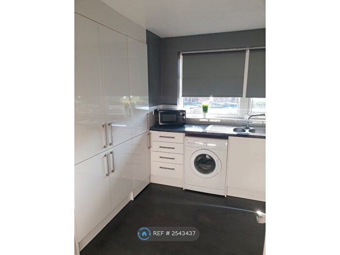 2 Bedroom Flat To Rent In Robinets Road, Rotherham, S61