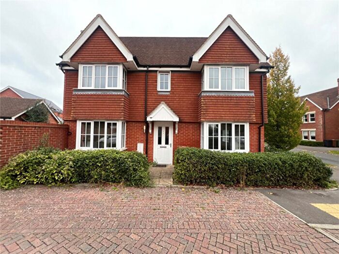 3 Bedroom Link Detached House To Rent In Ambrose Way, Romsey, Hampshire, SO51