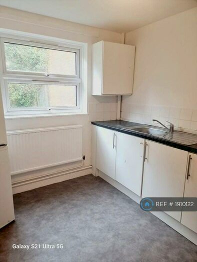 2 Bedroom Flat To Rent In Summers Close, Wembley, HA9