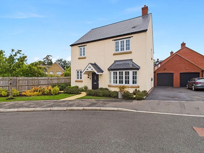 4 Bedroom Detached House For Sale In Poachers End, Silverstone, NN12