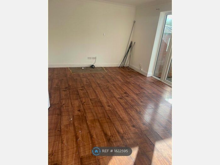 3 Bedroom End Of Terrace House To Rent In Feltham, Feltham, TW14