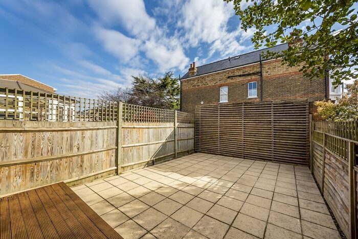1 Bedroom Maisonette To Rent In Burton Road, Kingston Upon Thames, KT2