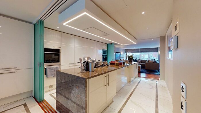 3 Bedroom Flat To Rent In Young Street, Kensington, W8