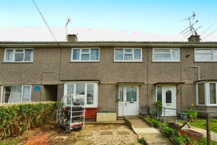 3 Bedroom Terraced House For Sale In Carstairs Avenue, Swindon, SN3
