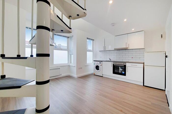 1 Bedroom Flat To Rent In Yewfield Road, Dollis Hill, NW10