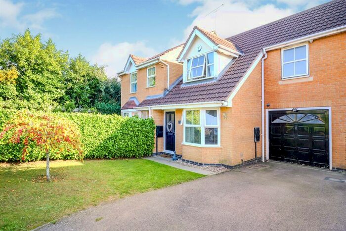 3 Bedroom House To Rent In Earlsfield Close, Wootton, Northampton, NN4