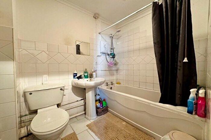 1 Bedroom Flat To Rent In Victoria Road, Worthing, BN11