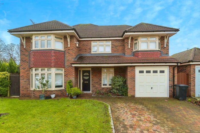 5 Bedroom Detached House For Sale In The Paddocks, Dunstable, LU6