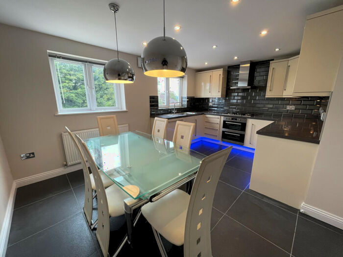 3 Bedroom Town House To Rent In Vesper Road, Leeds, West Yorkshire, LS5