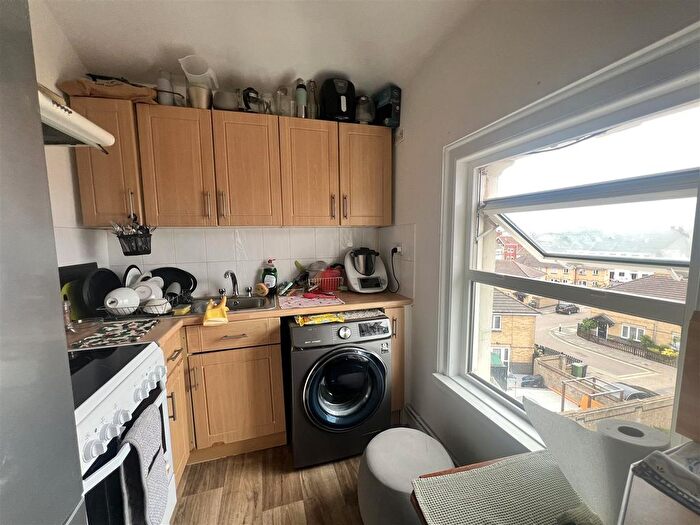 1 Bedroom Flat To Rent In Waverley Road, Southsea, PO5