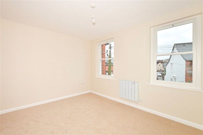 2 Bedroom Maisonette For Sale In Mount Street, Dorking, Surrey, RH4