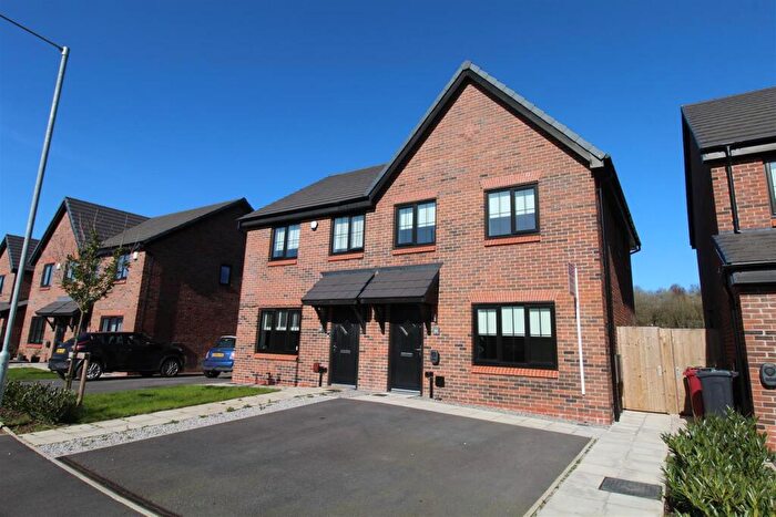 3 Bedroom Semi-Detached House To Rent In Welders Drive, Horwich, Bolton, BL6