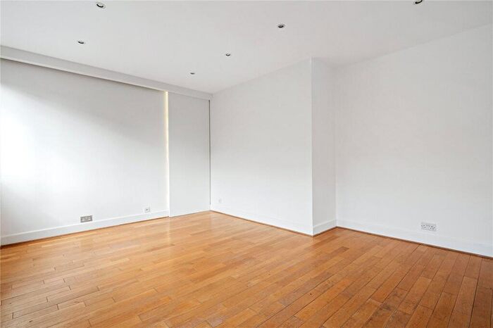 2 Bedroom Apartment To Rent In Long Lane, Farringdon, London, EC1A