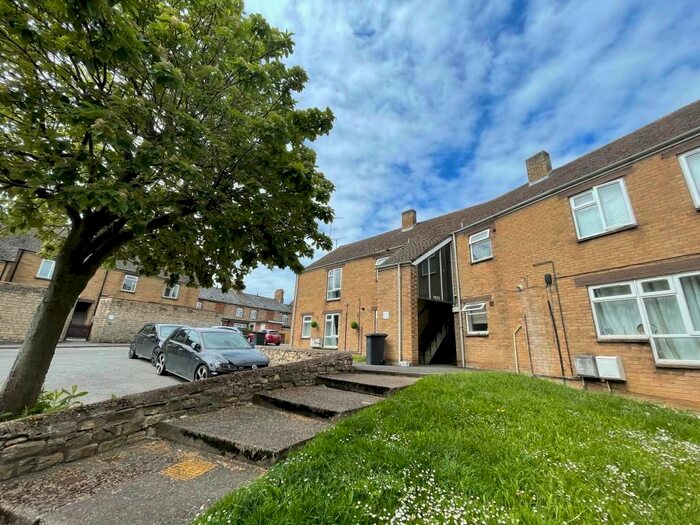 3 Bedroom Flat To Rent In Leycester Close, Harbury, Leamington Spa, CV33