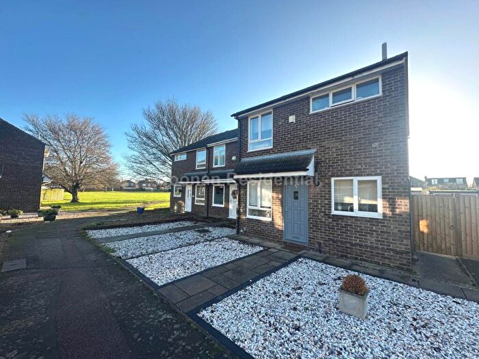 3 Bedroom End Of Terrace House To Rent In Arnhem Close, Eaton Ford, PE19