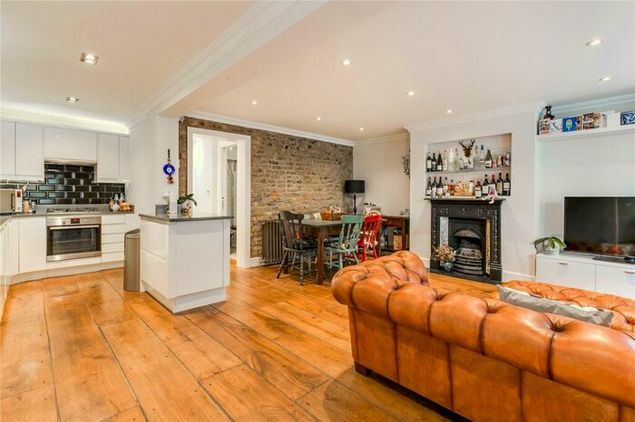 2 Bedroom Apartment To Rent In Leathwaite Road, London, SW11