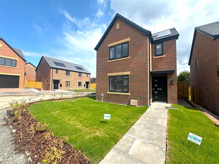 3 Bedroom Detached House To Rent In Hickory Mews, Morley, LS27