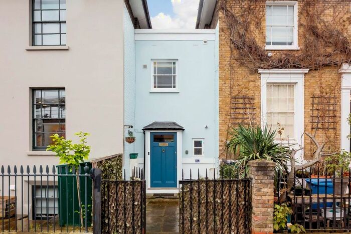 2 Bedroom Property To Rent In Blenheim Grove, Peckham Rye, London, SE15