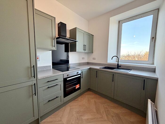 2 Bedroom Flat To Rent In Second Floor Right, Walker Road, Aberdeen, AB11