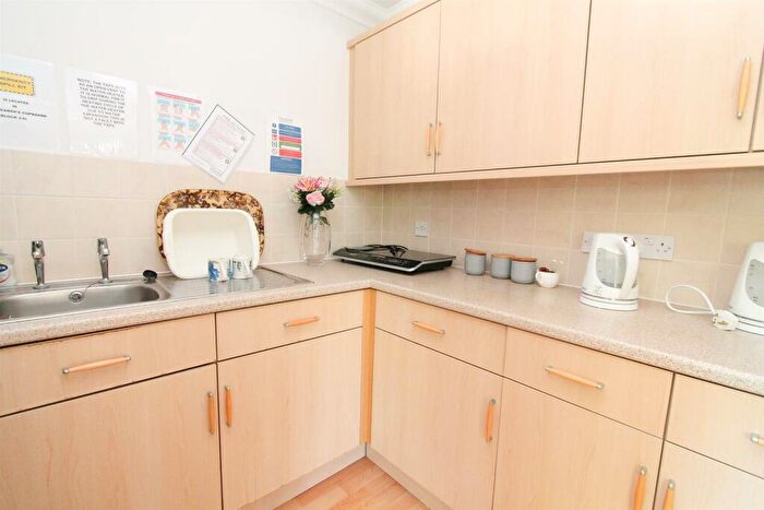 1 Bedroom Apartment For Sale In Hampton Lodge, Cavendish Road, South Sutton, SM2