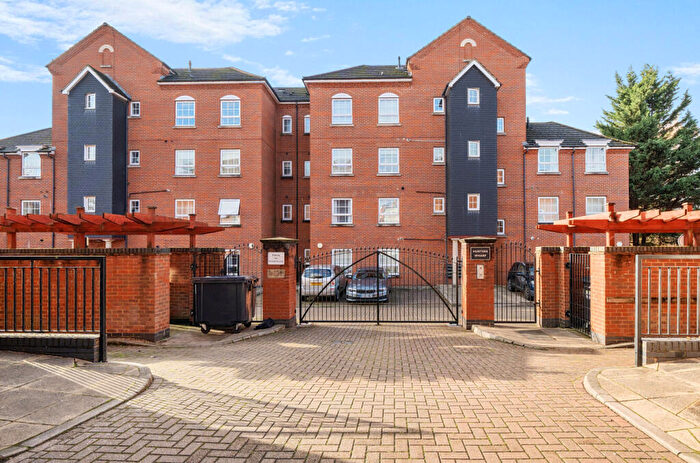 2 Bedroom Apartment For Sale In Katesgrove Lane, Reading, Berkshire, RG1