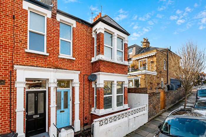 2 Bedroom Flat To Rent In Goldsmith Road, Acton, W3