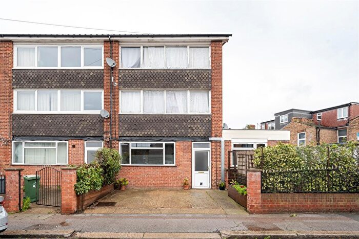 2 Bedroom Flat For Sale In Brookscroft Road, Walthamstow, E17