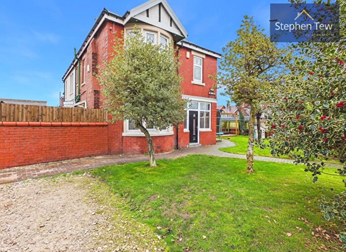 4 Bedroom Semi Detached House For Sale In South Park Drive, Blackpool, FY3