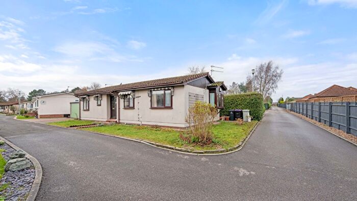 2 Bedroom Mobile/park Home For Sale In Grange Park, Woodhall Spa, LN10