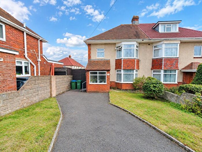 3 Bedroom Semi-Detached House For Sale In Midanbury, Southampton, SO18