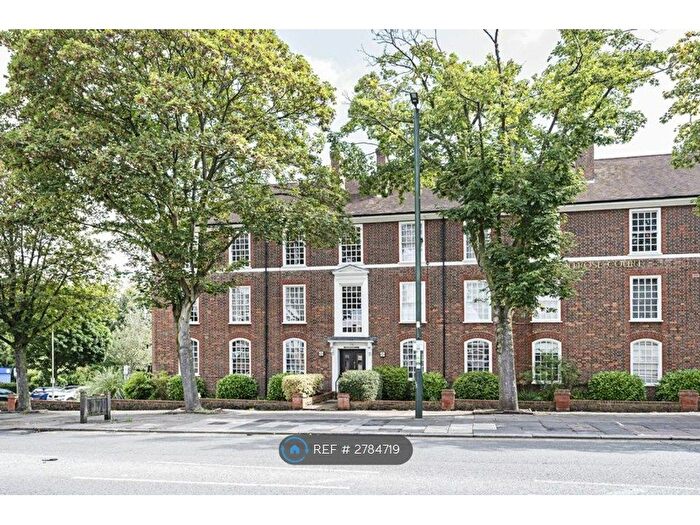 3 Bedroom Flat To Rent In Montrose Court, London, NW11