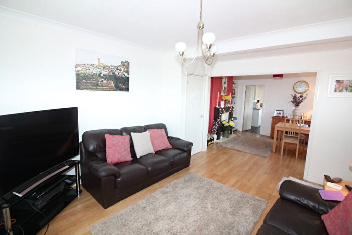 3 Bedroom Property To Rent In Meadow Road, Bromley, BR2