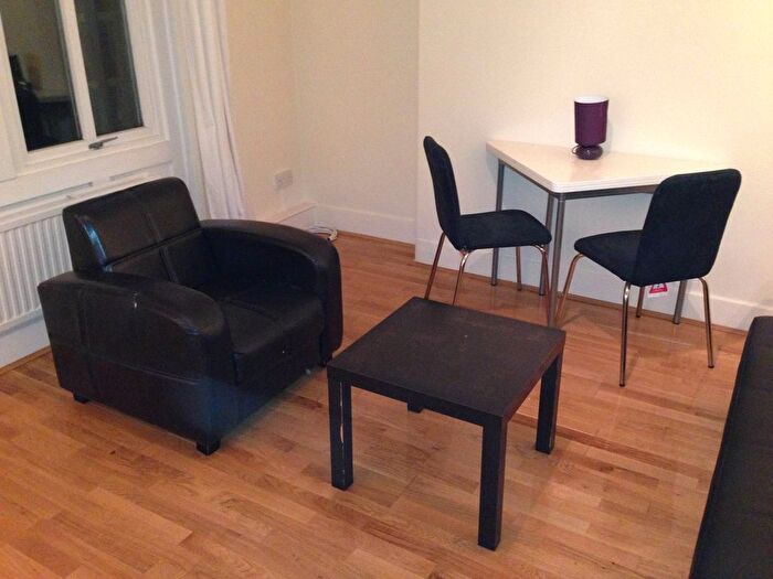 1 Bedroom Flat To Rent In Old Kent Road, Elephant And Castle, London, SE1