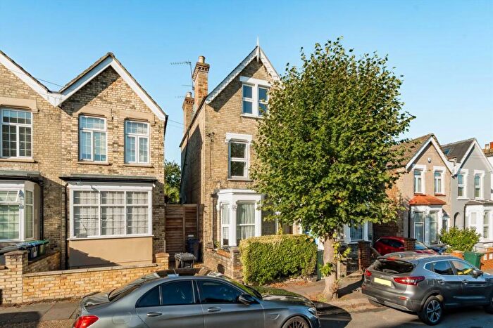 2 Bedroom Flat To Rent In Glenthorne Road, London, N11