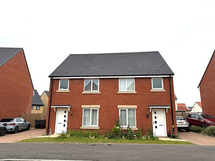 3 Bedroom Semi-Detached House To Rent In Cashmere Drive, Andover, SP11