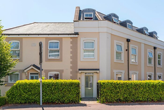 2 Bedroom Flat For Sale In Warren Road, Reigate, RH2