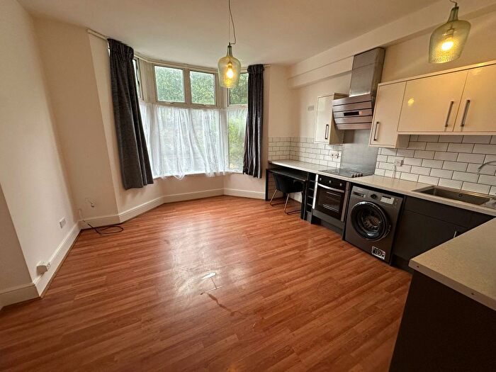 1 Bedroom Flat To Rent In Hinckley Road, Leicester, LE3