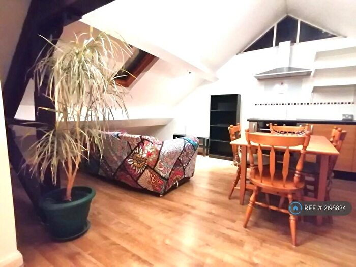 1 Bedroom Flat To Rent In The Cigar Factory, Nottingham, NG7