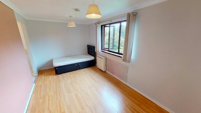 Studio To Rent In St Brides Gardens, Maesglas, Newport, NP20