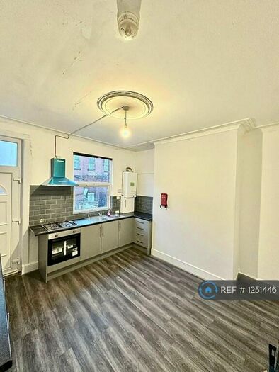 4 Bedroom Terraced House To Rent In Sandhurst Place, Leeds, LS8